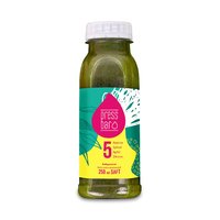 Saft aus Birne, Spinat, Mango, Apfel, Passionsfrucht, Ingwer und Zitrone Saft aus Birne, Spinat, Mango, Apfel, Passionsfrucht, Ingwer und Zitrone
