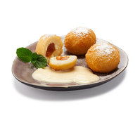 Marillenknödel mit Vanillesauce Marillenknödel mit Vanillesauce