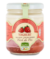 Joghurt mit Himbeeren Lüch da Pcei, Alta Badia Joghurt mit Himbeeren Lüch da Pcei, Alta Badia