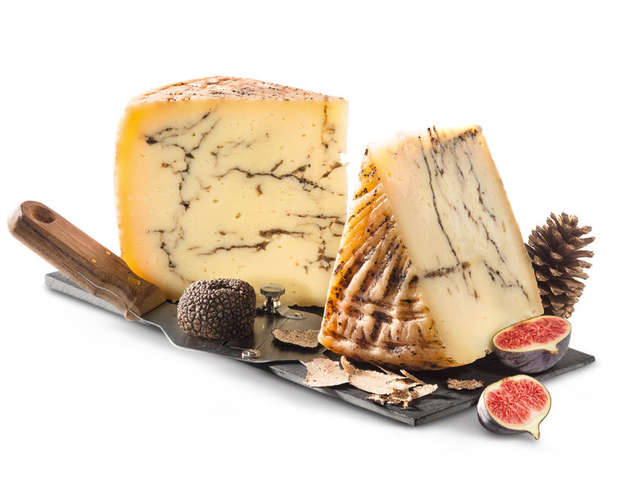Pecorino mit Trüffel Past. mind. 50% F.i.T. Pecorino mit Trüffel Past. mind. 50% F.i.T.
